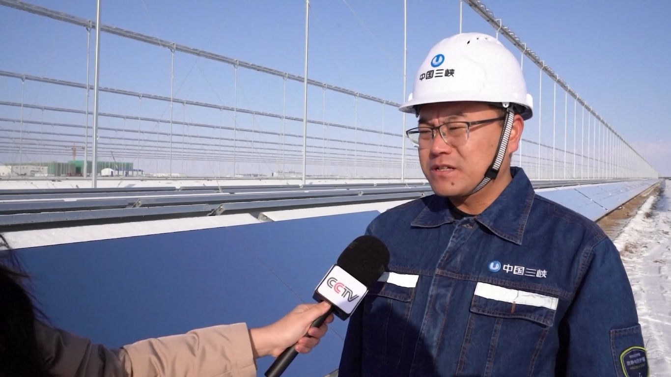 Proyek itu terdiri dari pembangkit listrik tenaga surya-termal Linear Fresnel berkapasitas 100000 kilowatt dan pembangkit listrik fotovoltaik berkapasitas 900000 kilowatt