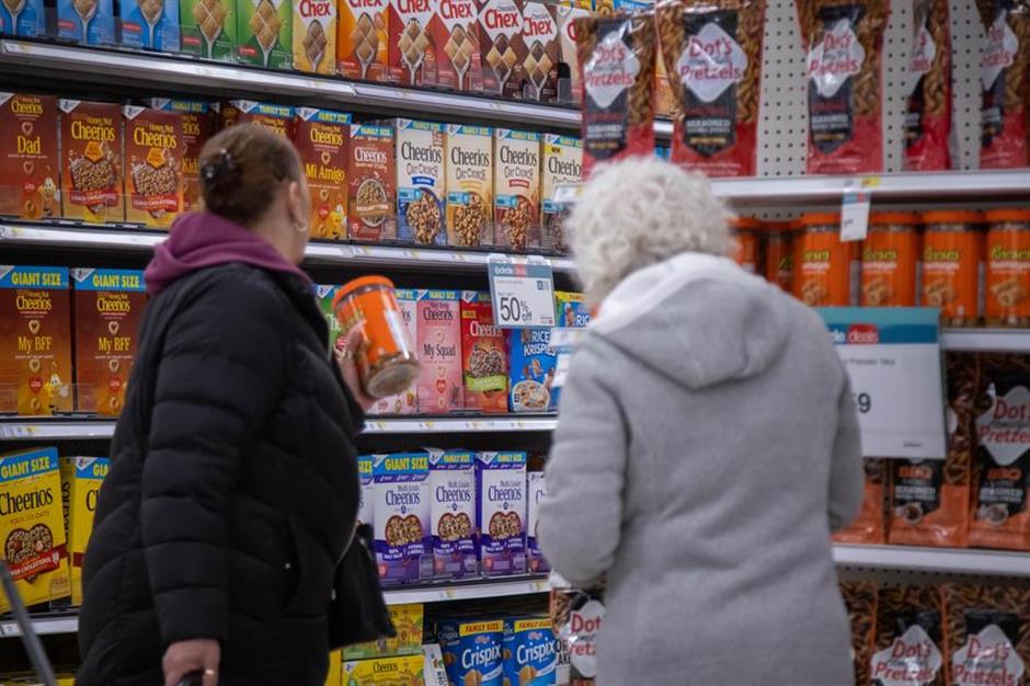 Tarif dan kebijakan perdagangan yang diterapkan secara sepihak oleh Presiden AS Donald Trump menyebabkan harga konsumen yang lebih tinggi