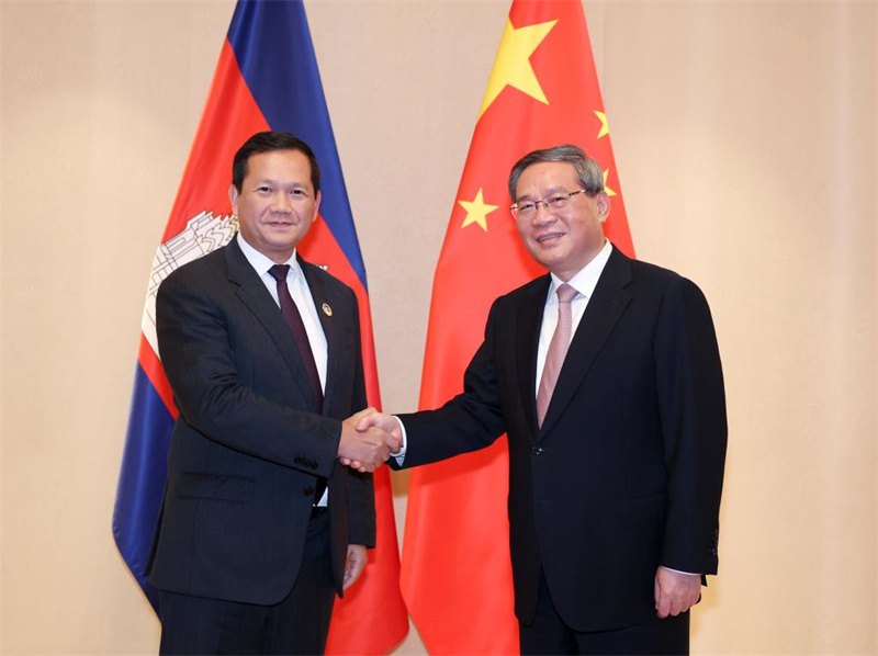 Pihak Kamboja dengan tegas mengadopsi kebijakan bersahabat terhadap Tiongkok