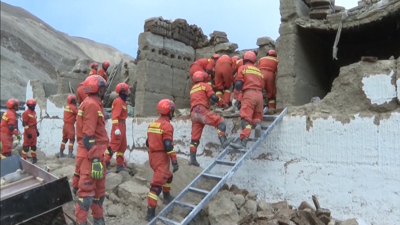 Untuk mendukung operasi penyelamatan dan penilaian bencana