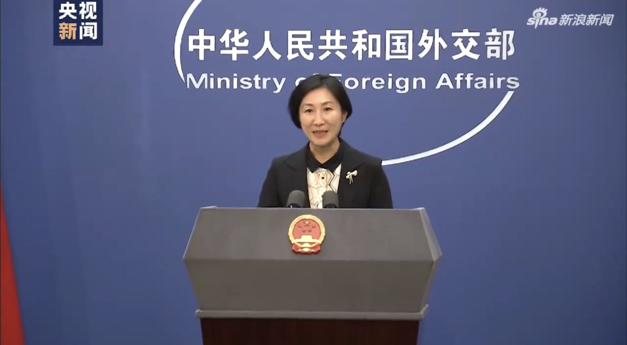 Jurubicara Kementerian Luar Negeri Tiongkok Mao Ning dalam jumpa pers hari Jumat kemarin menyatakan pihak Tiongkok menaruh perhatian besar pada bentrokan militer di dalam negeri Myanmar dan menghimbau pihak terkait segera menghentikan perang