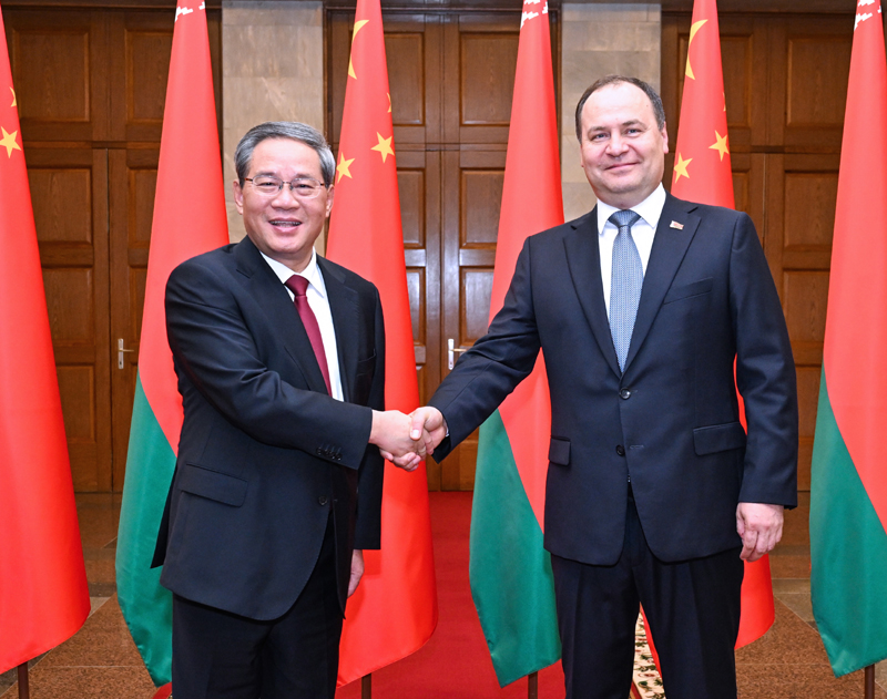 Li dan Golovchenko bersama-sama mengumumkan peluncuran resmi tahun-tahun inovasi sains dan teknologi Tiongkok-Belarus dari tahun 2024 hingga 2025