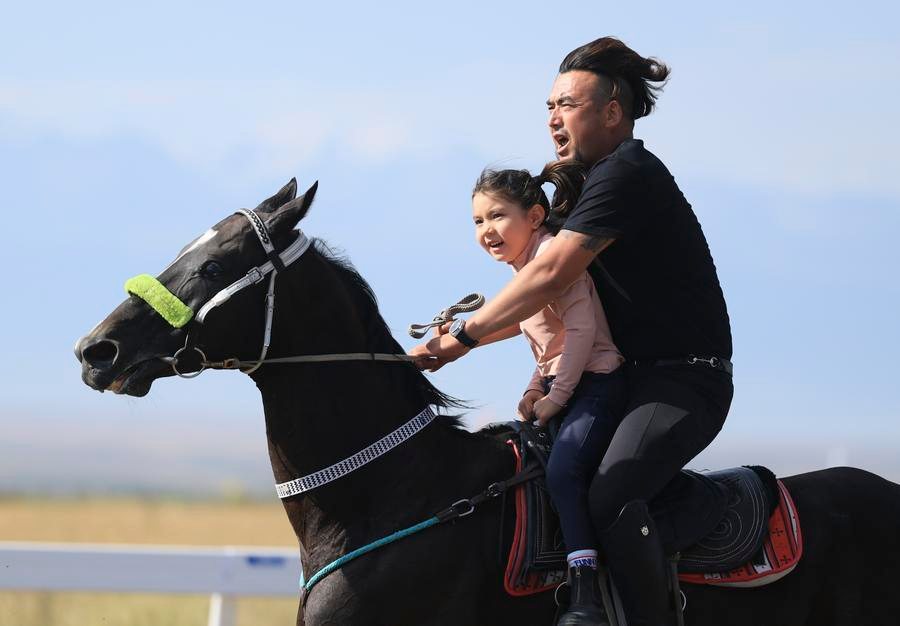 Kisah Seorang Pelatih Kuda di Xinjiang Tiongkok