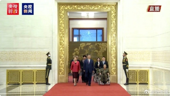 Presiden Tiongkok Xi Jinping pada hari Minggu mempersembahkan medali kepada penerima medali nasional dan gelar kehormatan