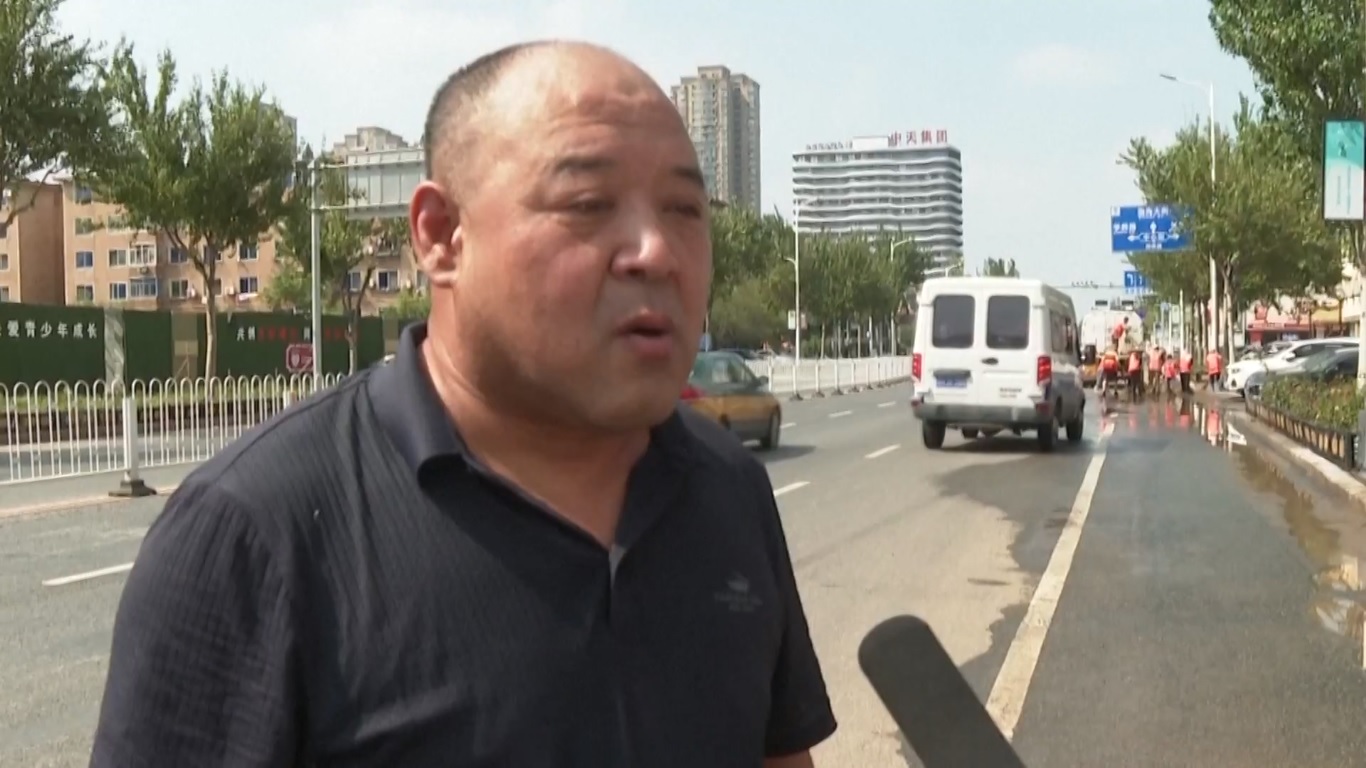 Tim penyelamat setempat telah mengevakuasi 19215 penduduk dari daerah rawan risiko dan berpatroli serta memperkuat tanggul di sepanjang tepian sungai