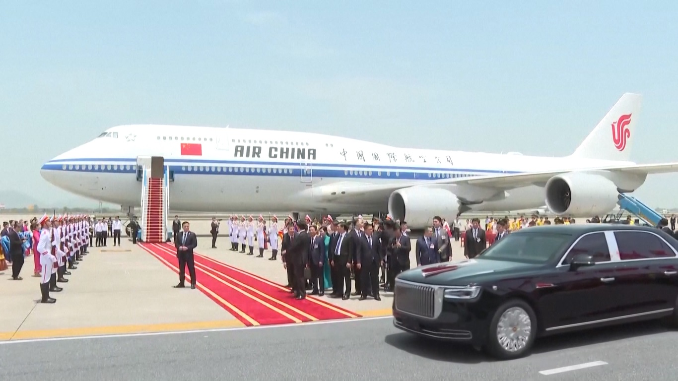 Perjalanan Xi bertepatan dengan peringatan 75 tahun hubungan diplomatik antara Tiongkok dan Vietnam