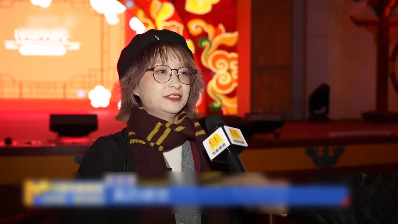 Perayaan festival tersebut juga menampilkan pertunjukan panggung yang dibintangi oleh karakter-karakter dari film-film kesayangan seperti Despicable Me