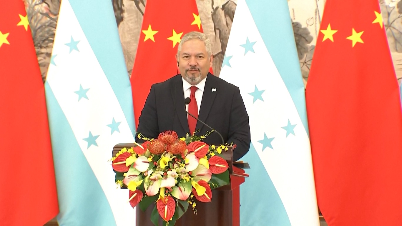 Bertemu pers dengan Anggota Dewan Negara Tiongkok dan Menteri Luar Negeri Qin Gang pada konferensi pers bersama