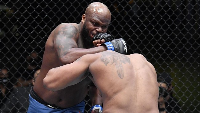Derrick Lewis mengukir kemenangan mengesankan lewat TKO dalam waktu 33 detik atas Marcos Rogerio de Lima dalam pertarungan kelas berat UFC 291