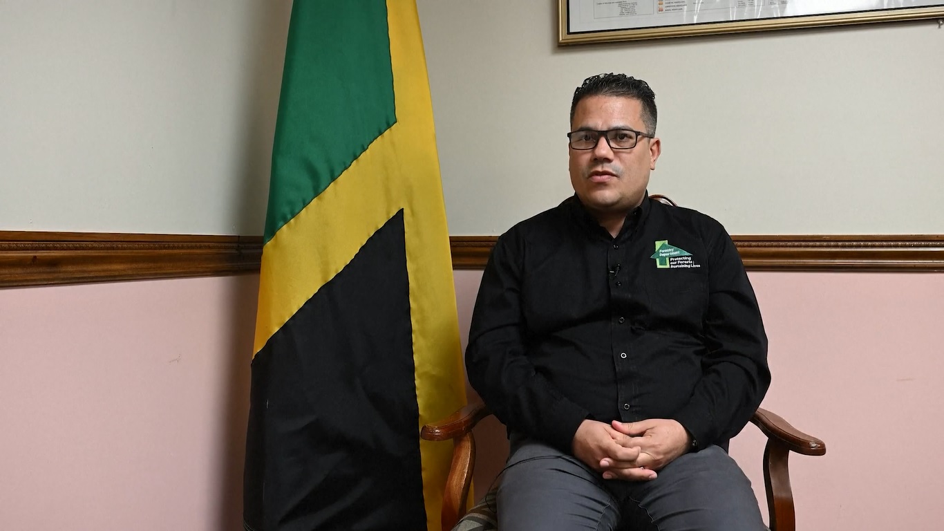 Meskipun diawasi oleh para insinyur Tiongkok