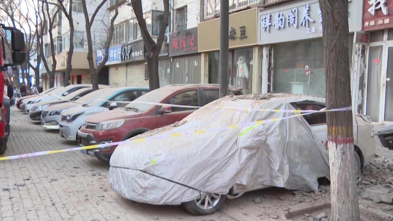 Pusat gempa bumi terletak di 38