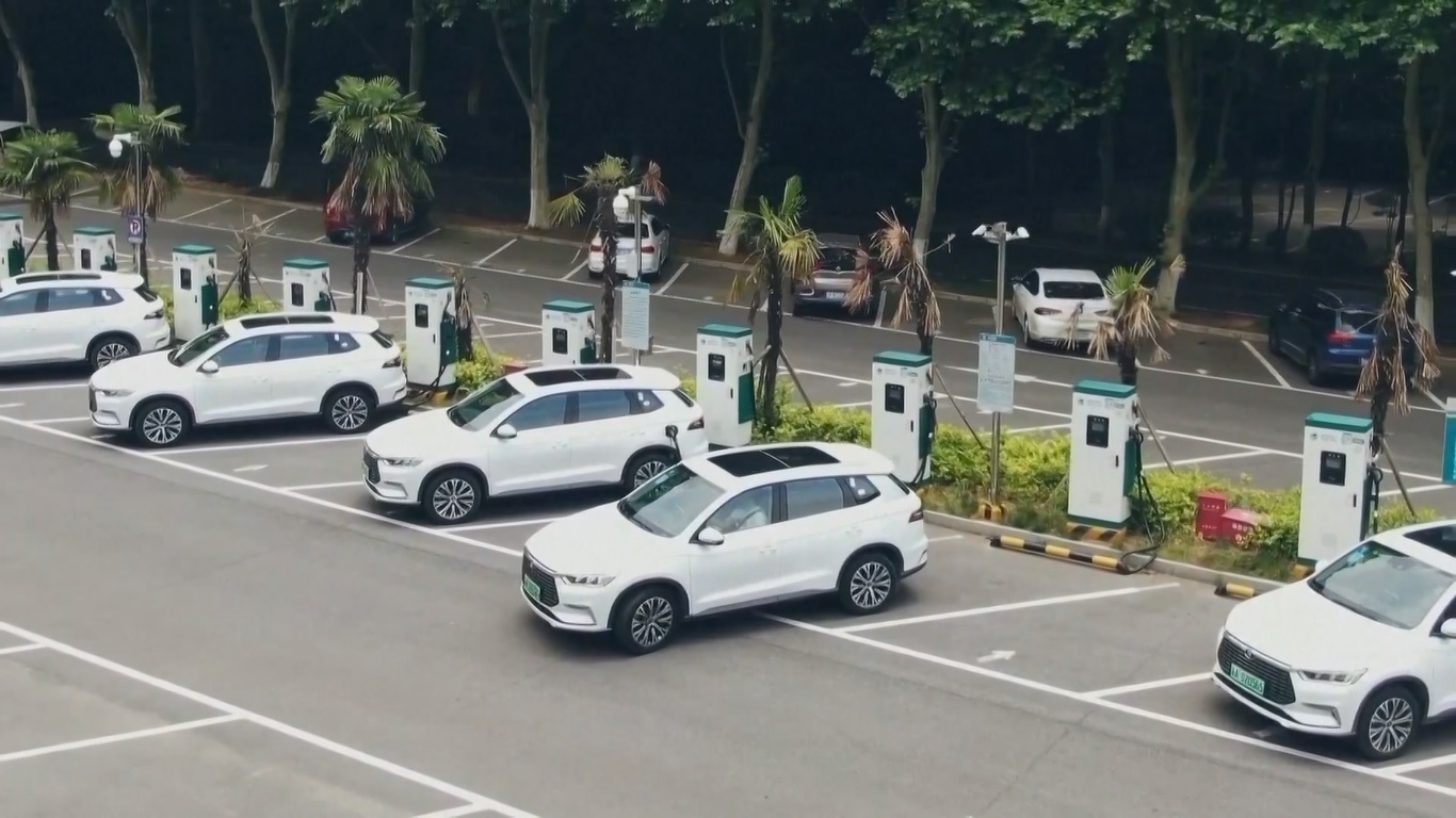 Data: Penetrasi Kendaraan Energi Baru (NEV) di Tiongkok Capai Rekor Tertinggi 44,3 Persen pada Semester Pertama 2025