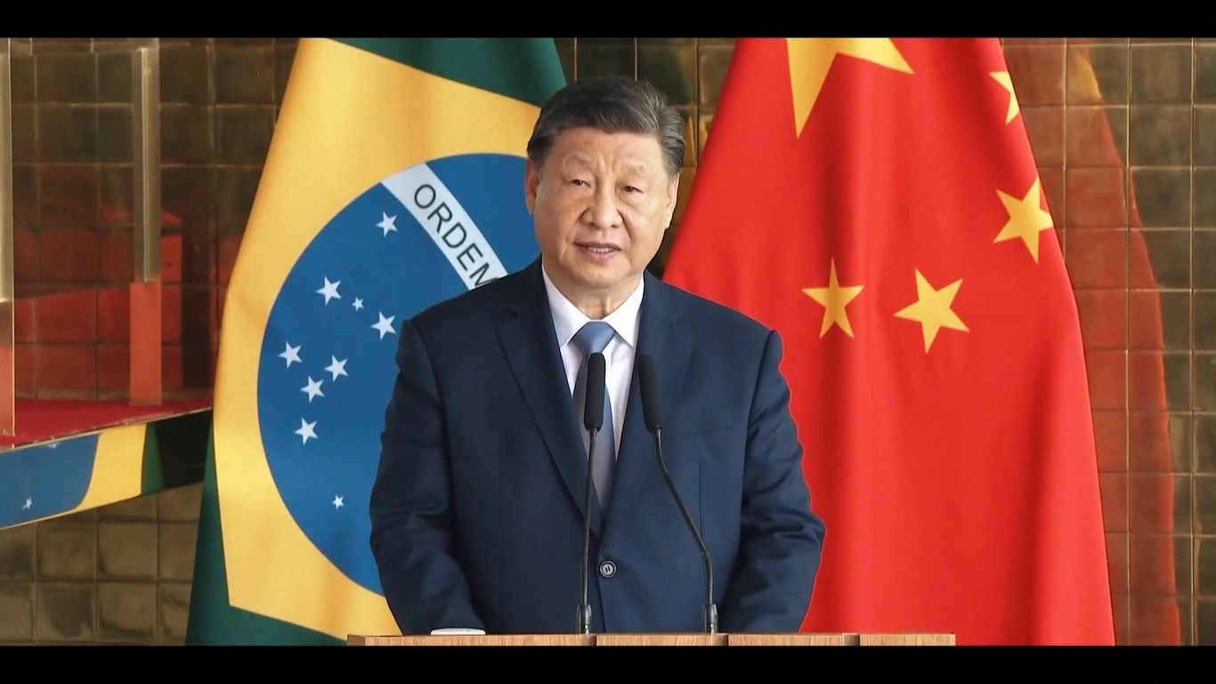 Ia disambut hangat oleh para pejabat senior Brasil di bandara