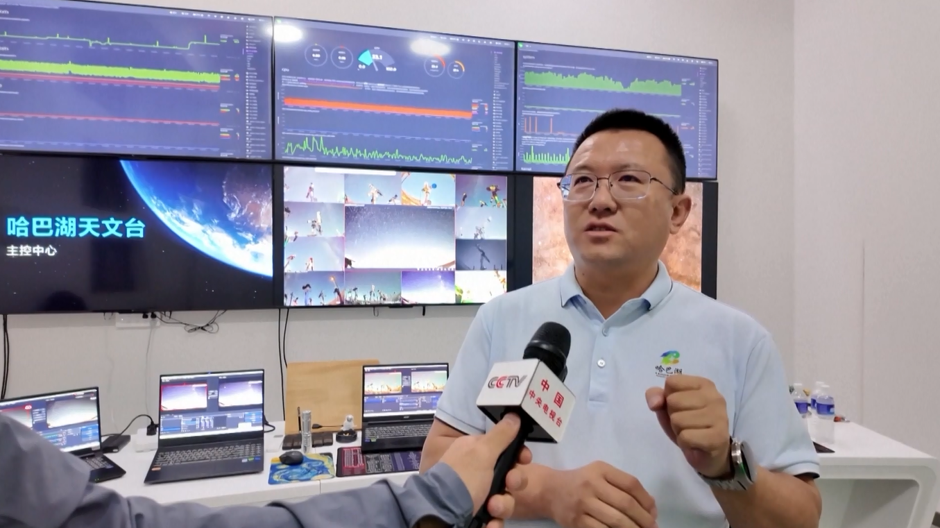 Para Penggemar Astronomi Berbondong-bondong ke Ningxia untuk Saksikan Hujan Meteor Perseid yang Spektakuler