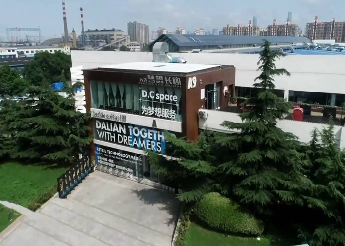 Meliputi area seluas 180