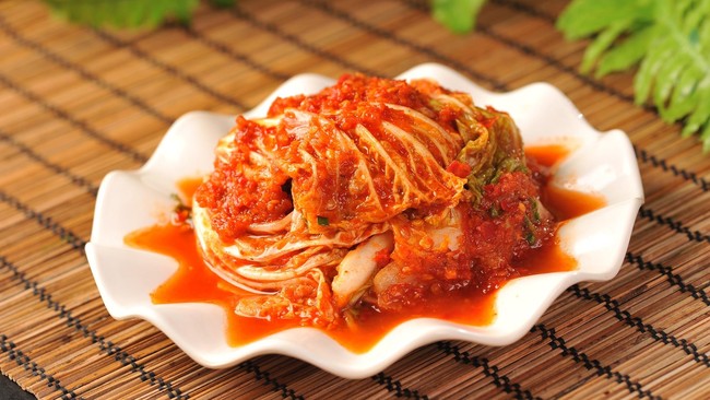 Kimchi merupakan kuliner khas Korea Selatan yang sedang tenar di Indonesia