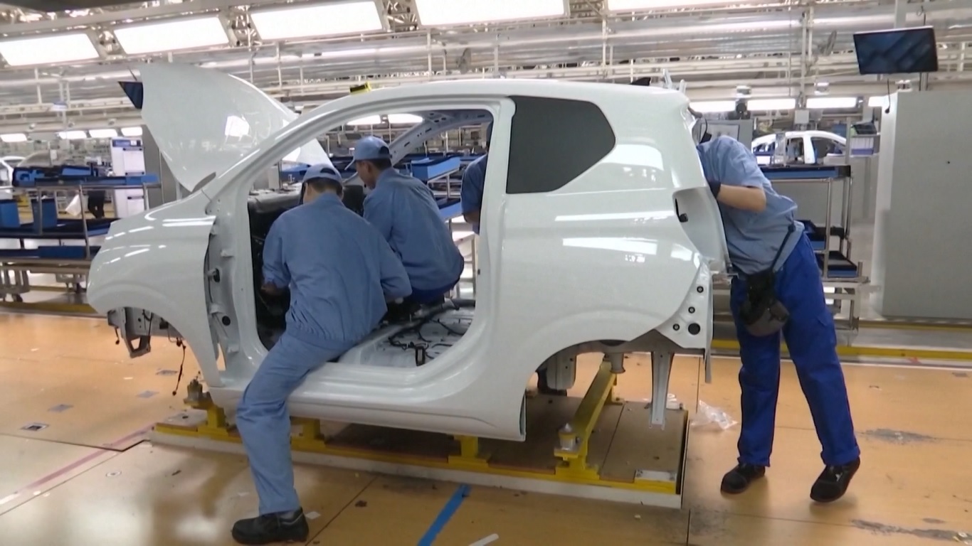 Sektor produksi bahan baku muncul sebagai pendorong pertumbuhan yang paling penting dengan lonjakan keuntungan 22