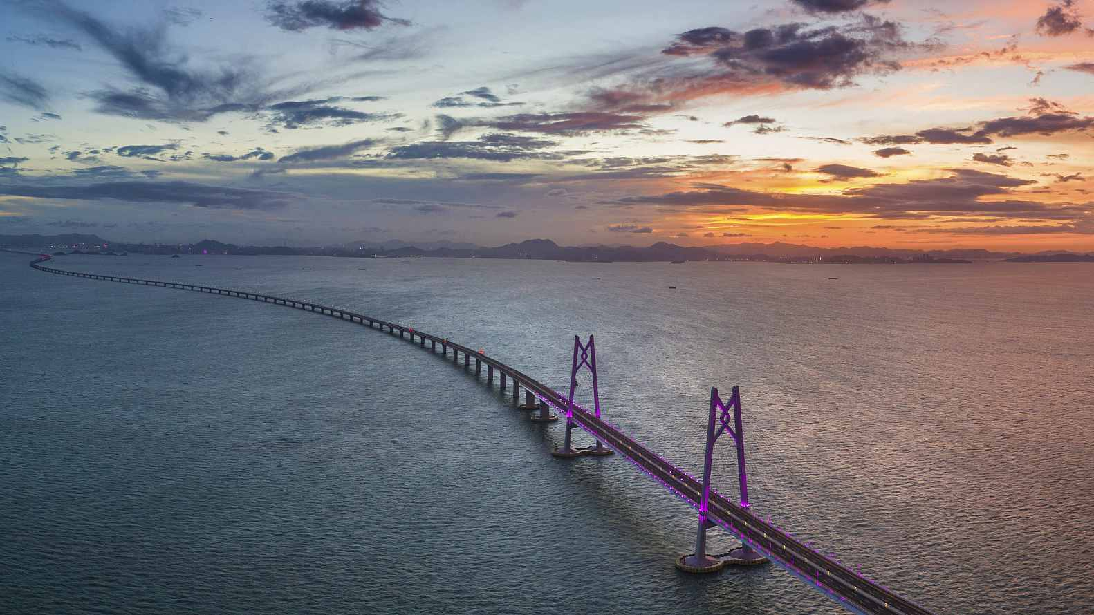 Jembatan tersebut juga telah menjadi pusat logistik komprehensif