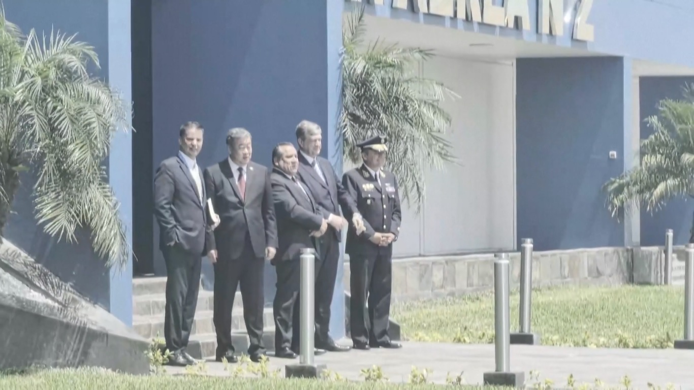 Xi tiba di Peru pada hari Kamis (14/11) untuk menghadiri Pertemuan Pemimpin Ekonomi APEC ke-31 dan melakukan kunjungan kenegaraan ke negara Amerika Latin tersebut atas undangan Presiden Peru