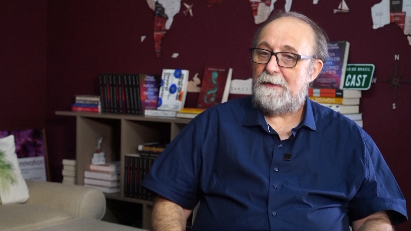 Nicolelis dianggap sebagai salah satu pakar terkemuka di dunia dalam bidang antarmuka otak-mesin