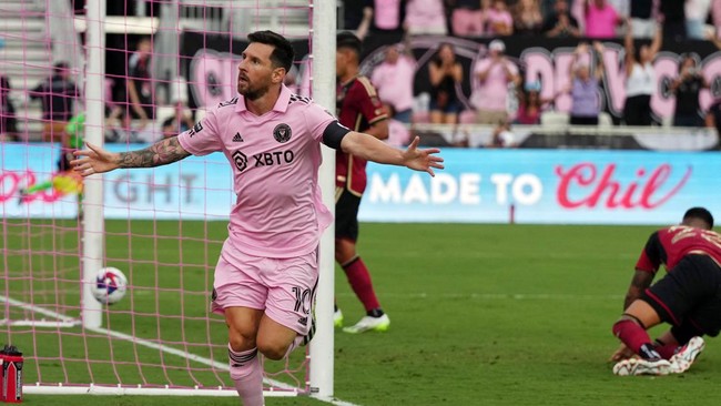 Presiden Barcelona Joan Laporta merasa aneh melihat sang megabintang Lionel Messi mengenakan jersey Inter Miami