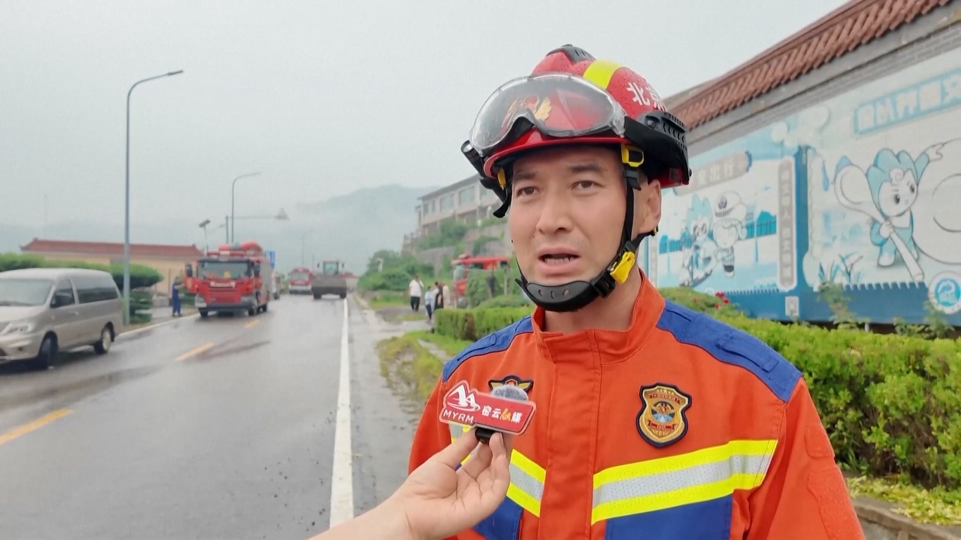 Upaya Bantuan sedang Dilakukan saat Hujan Deras Melanda Sejumlah Distrik di Beijing