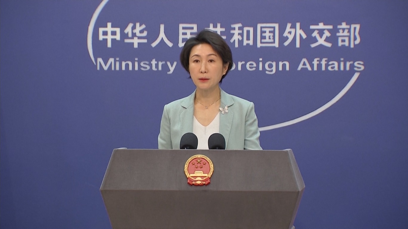 Mao memberikan penjelasan kepada media mengenai kunjungan delegasi Menteri Luar Negeri Arab dan Islam ke Tiongkok dalam sebuah konferensi pers rutin kementerian tersebut di Beijing