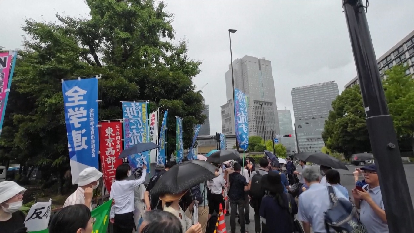 Keputusan tersebut dinilai sangat egois dan tidak bertanggung jawab