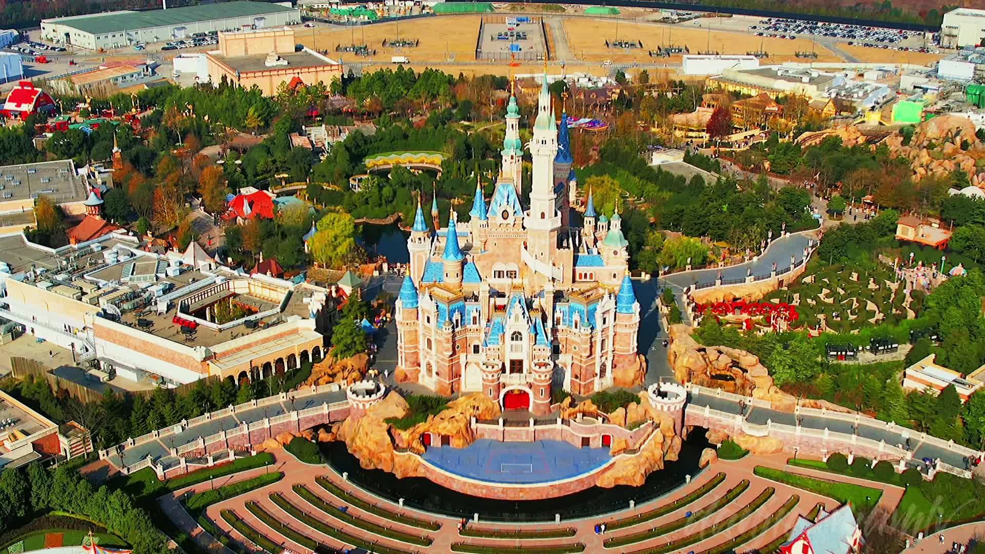 Shanghai Disney Resort telah lama berkomitmen untuk menyediakan pelatihan dan kesempatan kerja bagi para mahasiswa dan lulusan