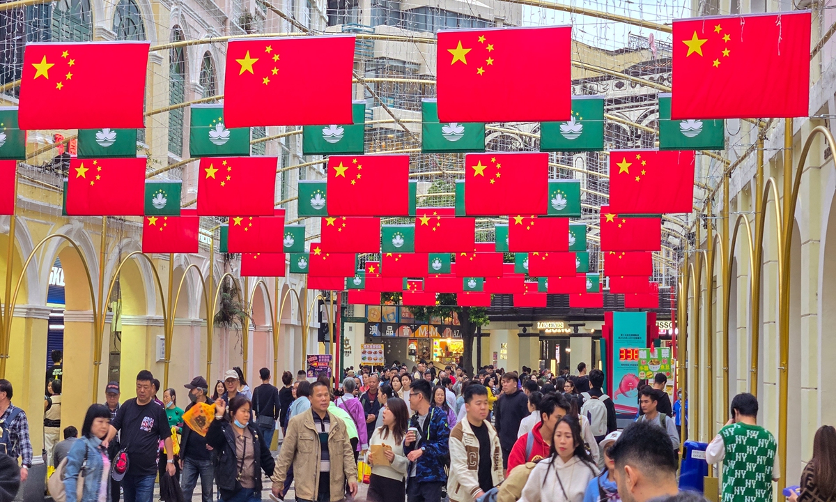 Dengan penuh kegembiraan