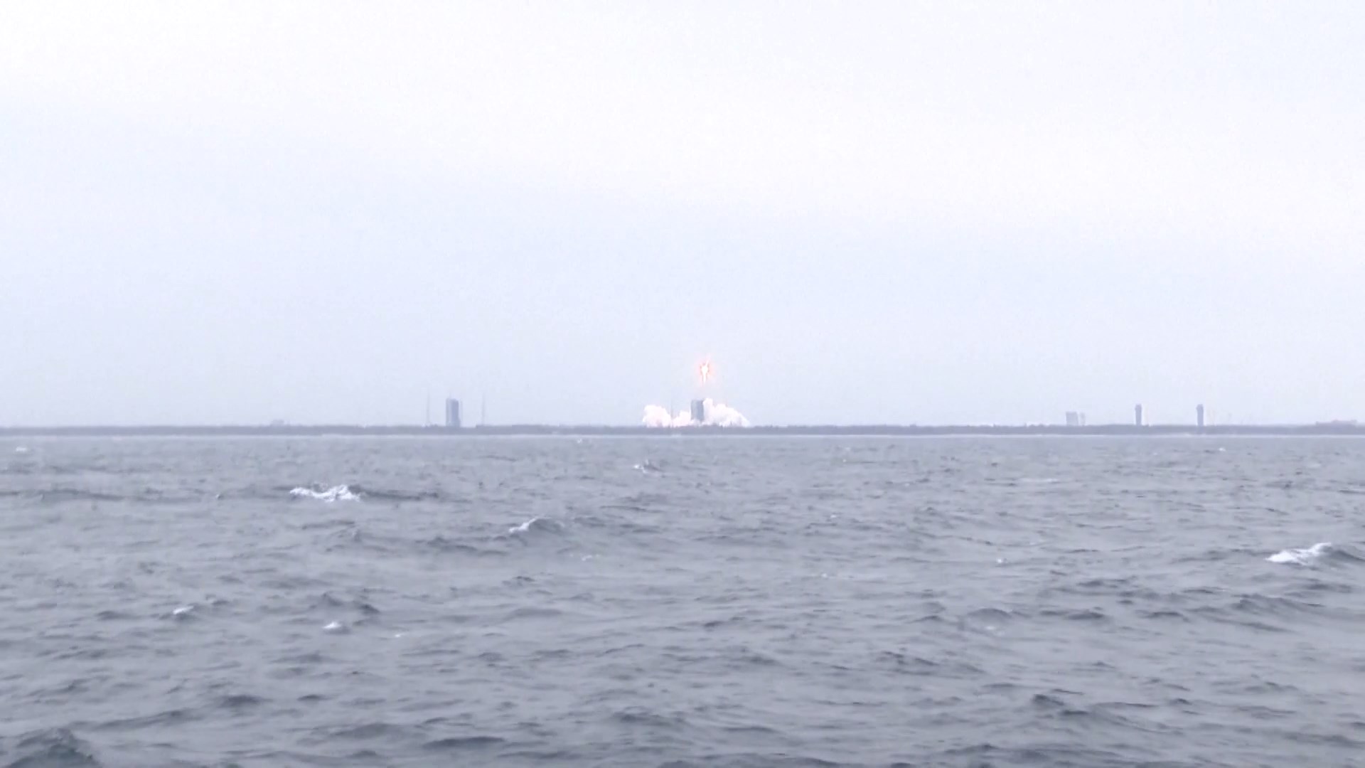 Tiongkok meluncurkan satelit relai baru pada hari Rabu untuk menyediakan layanan komunikasi Bumi-Bulan