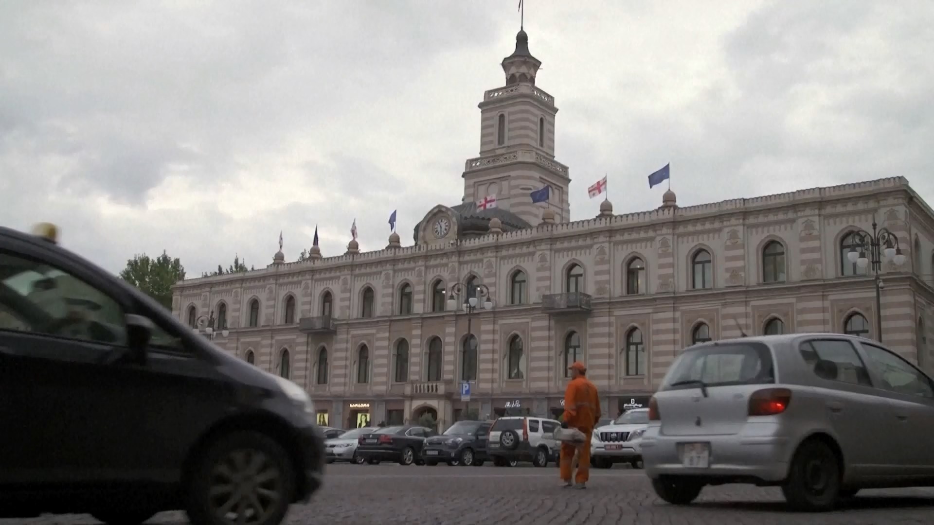 Negaranya telah menetapkan strategi nasional untuk membangunnya menjadi pusat transportasi dan logistik global utama