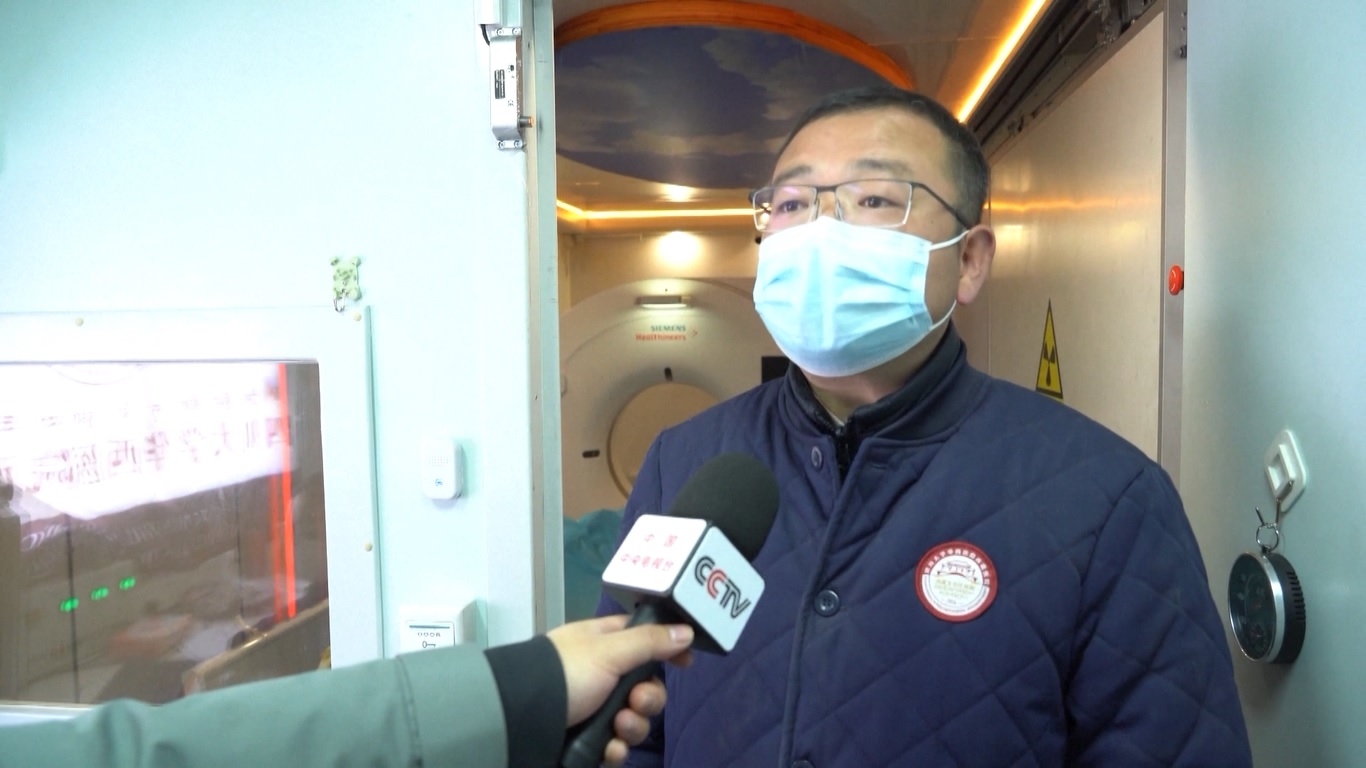 Lebih dari 630 penduduk yang terkena dampak telah ditampung di 190 rumah prafabrikasi di lokasi pemukiman sementara di Desa Senga