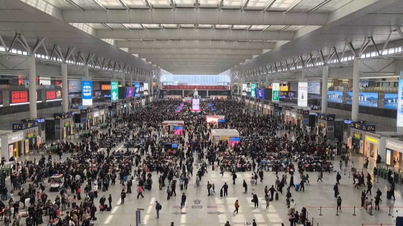 Kementerian Transportasi Tiongkok mengatakan bahwa rata-rata 264 juta perjalanan penumpang dilakukan setiap hari selama periode tiga hari tersebut