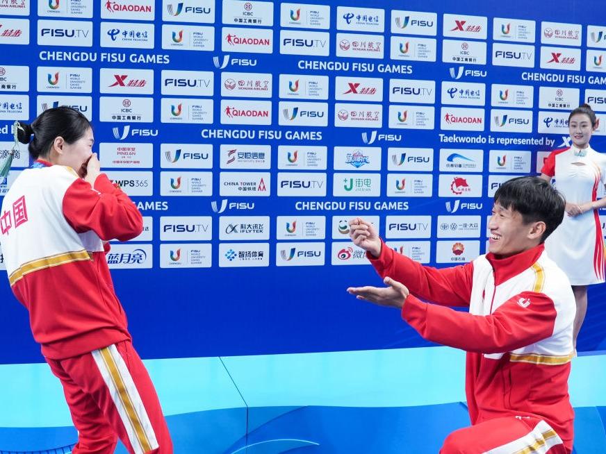 Kami berdua berusaha bersama