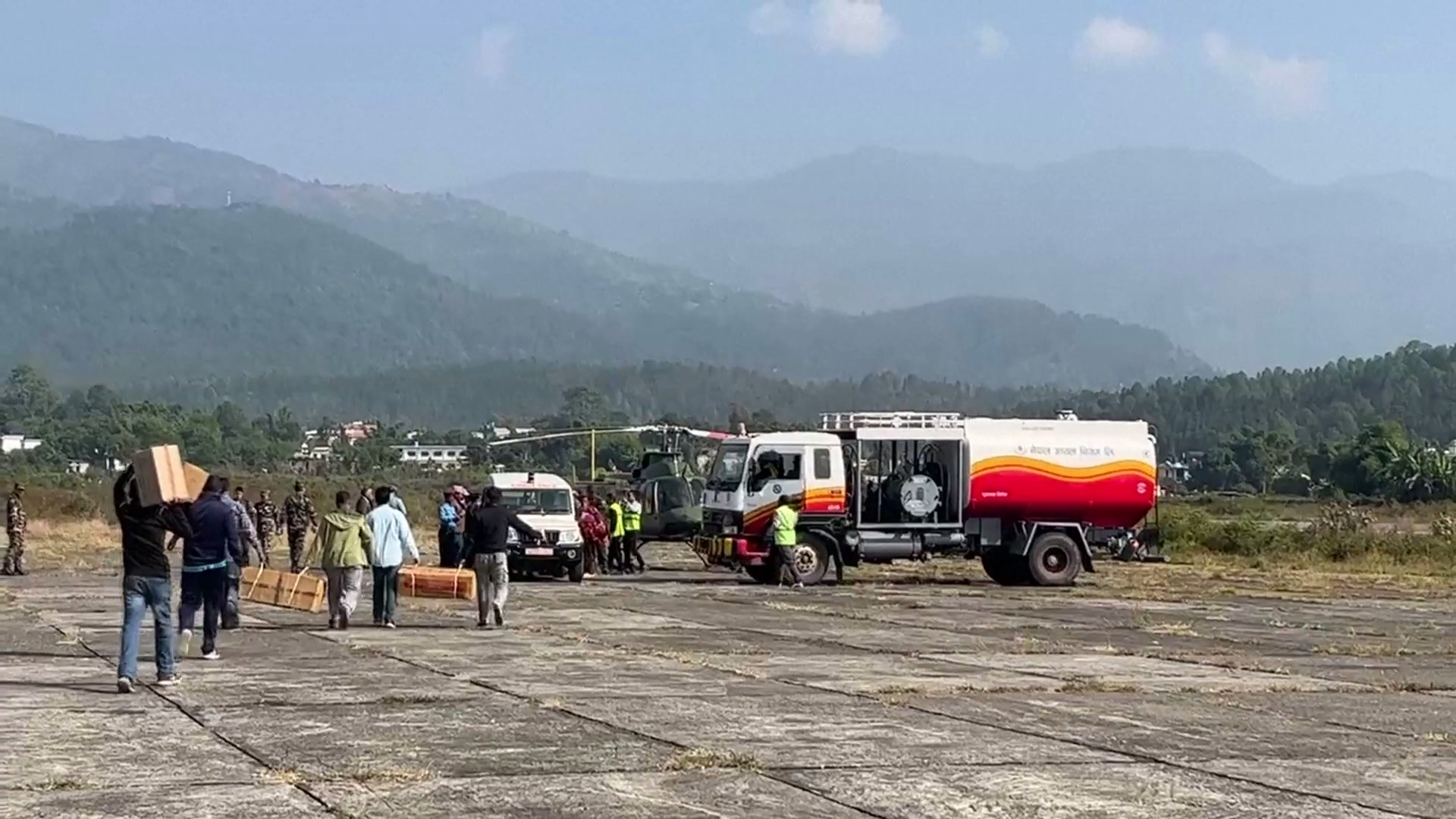 Nepal telah mengerahkan pasukan militernya berpacu dengan waktu untuk menyelamatkan semua korban luka