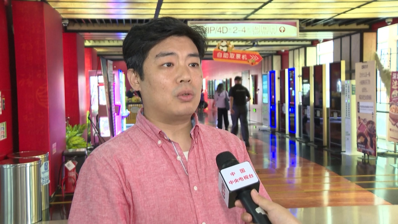 Beberapa penonton mahasiswa mengatakan bahwa mereka pergi ke bioskop sebagai kegiatan sosial di hari libur