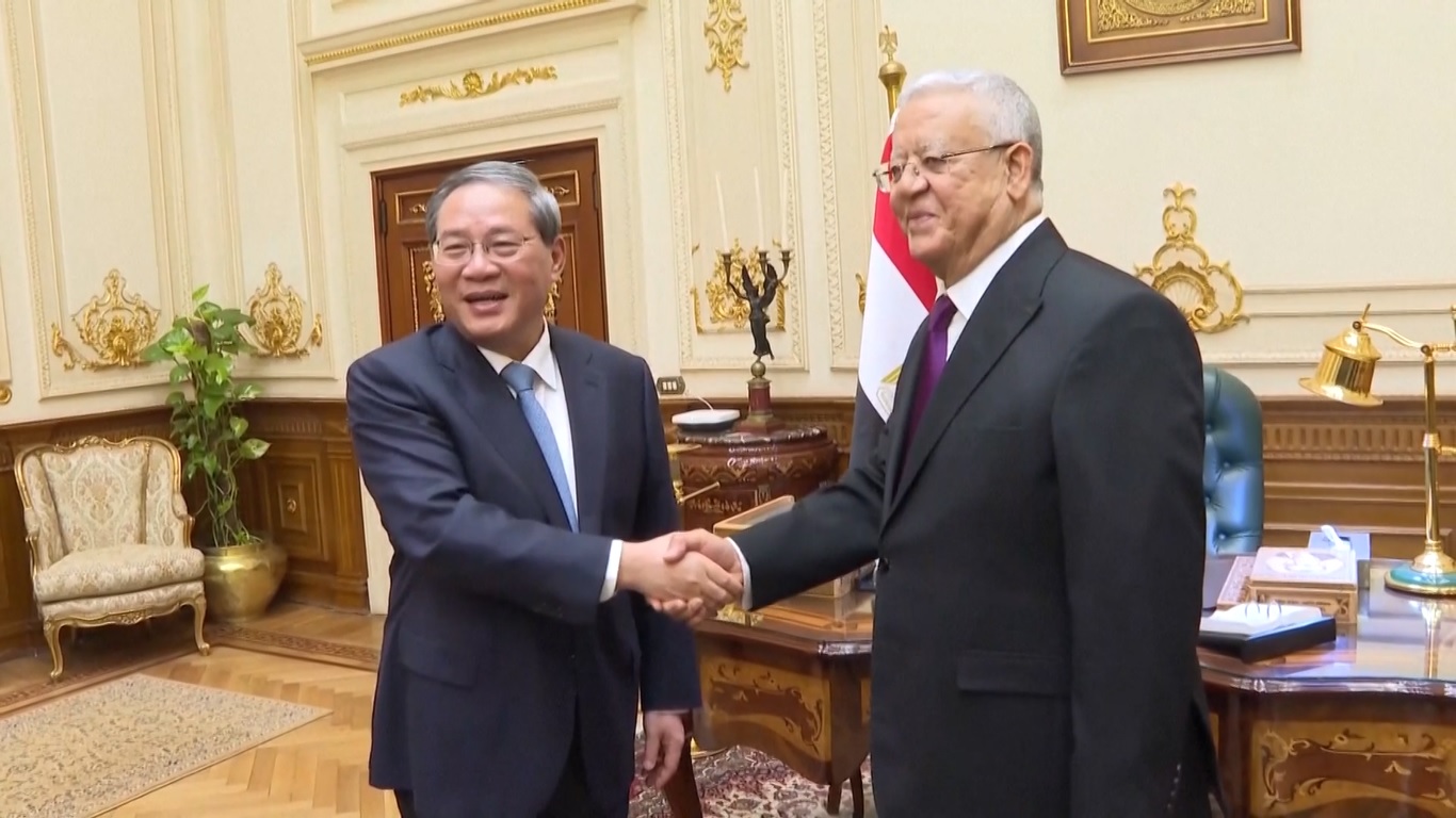 PM: Tiongkok dan Mesir Harus secara Konsisten Fasilitasi Perdagangan dan Investasi Dua Arah