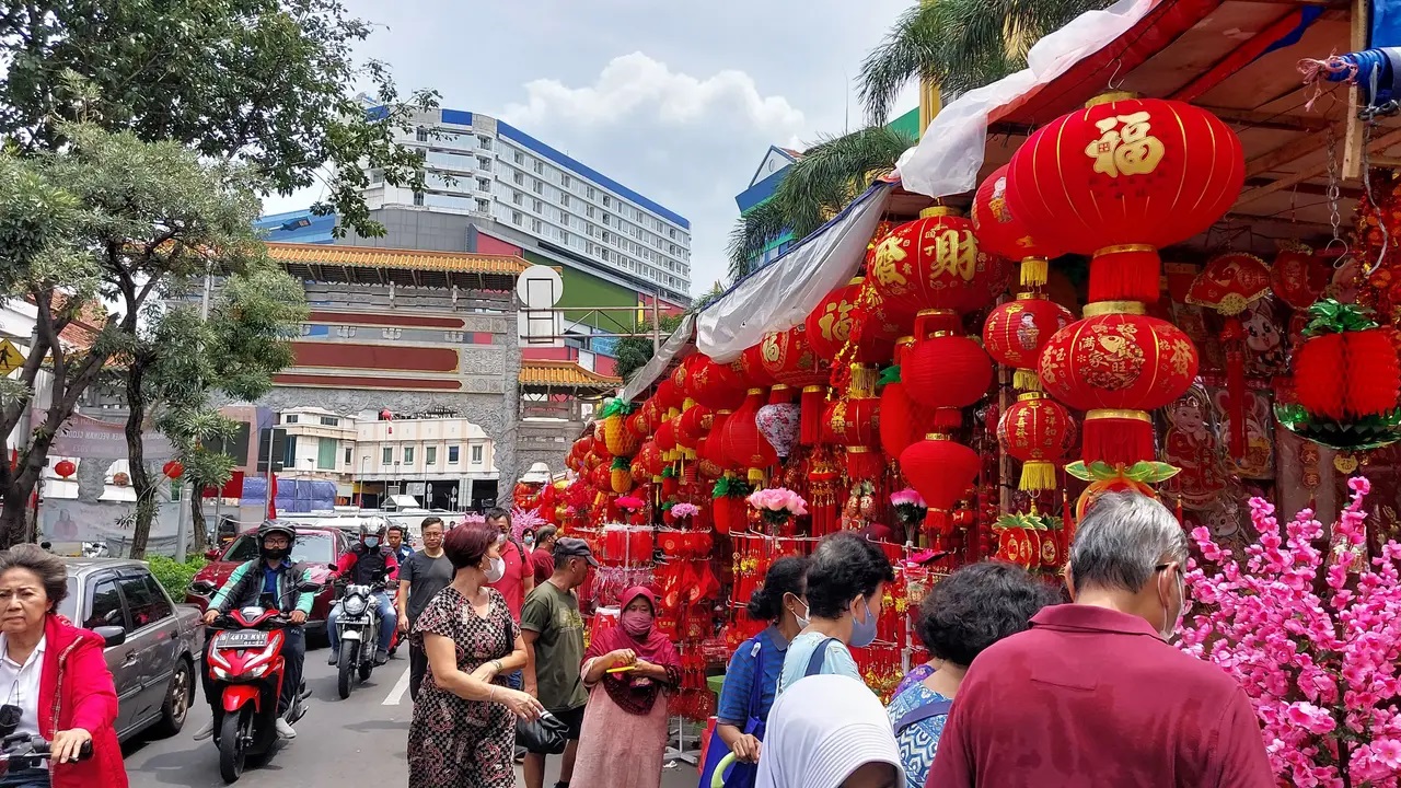 Para pedagang mendapat berkah Imlek dengan cuan besar di tahun ini