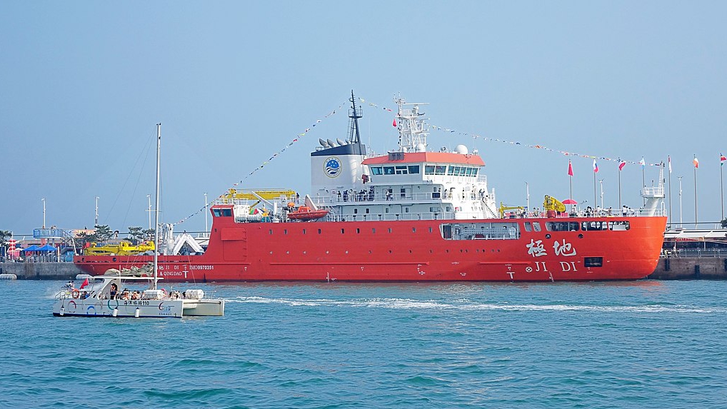 Misi kapal penelitian pemecah es saat ini di Teluk Liaodong adalah yang pertama dari jenisnya di Laut Bohai yang menampilkan penelitian ilmiah kelautan musim dingin komprehensif yang melibatkan berbagai lembaga penelitian dan universitas di seluruh Tiongkok