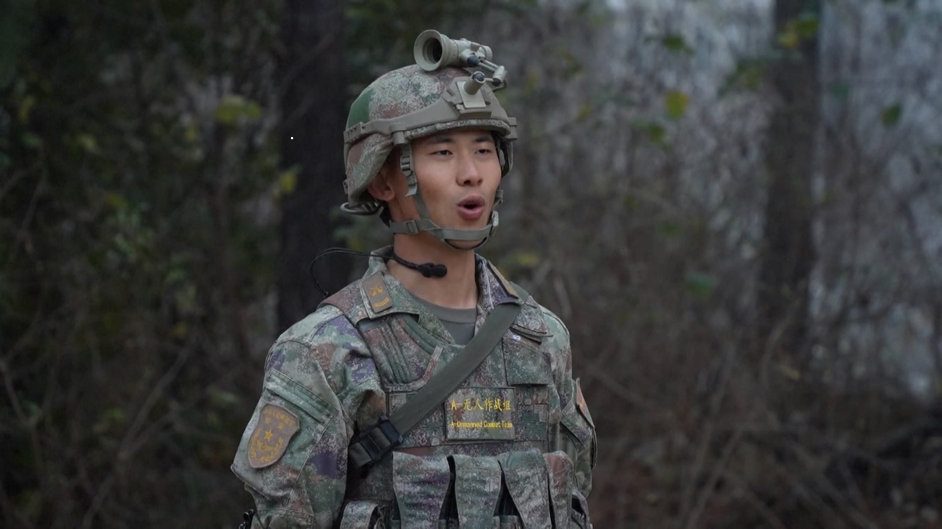 Fitur menonjol dari latihan tahun ini adalah penyebaran berbagai peralatan cerdas nirawak