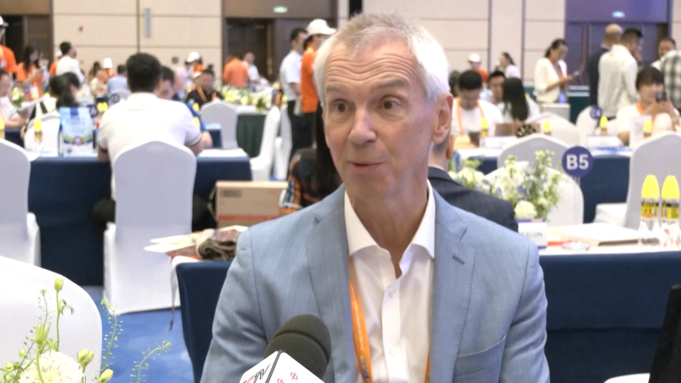 Negara-negara termasuk Inggris dan Malaysia berpartisipasi dalam pameran di paviliun nasional untuk pertama kalinya