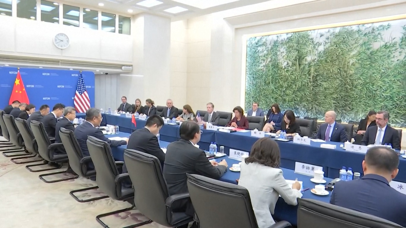 Pertemuan itu dianggap sebagai upaya bersama untuk meredakan ketegangan antara dua negara dengan perekonomian terbesar di dunia ini