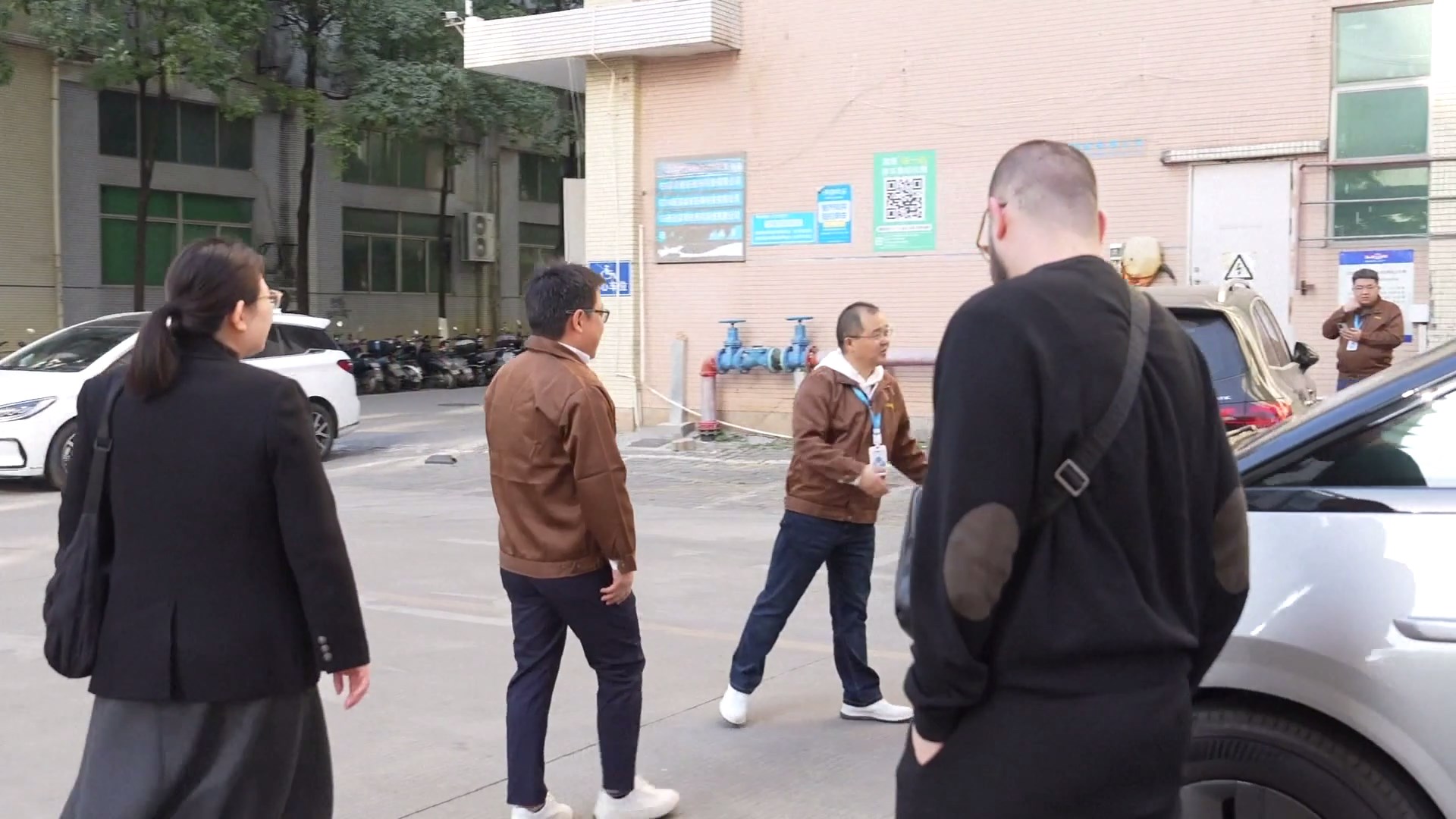 Dua produsen mesin kopi di Shenzhen Tiongkok Selatan muncul sebagai pemimpin di antara lanskap usaha kecil dan menengah (UKM) di kota itu