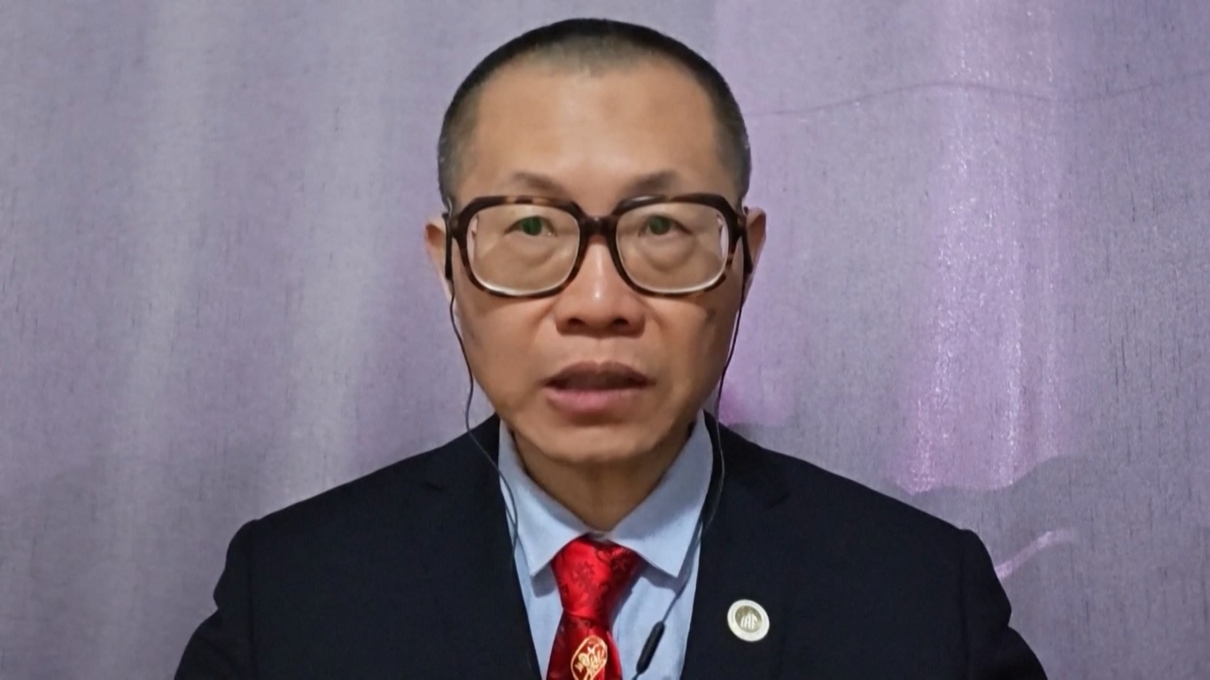 Pakaian antariksa ekstravehicular yang mereka gunakan