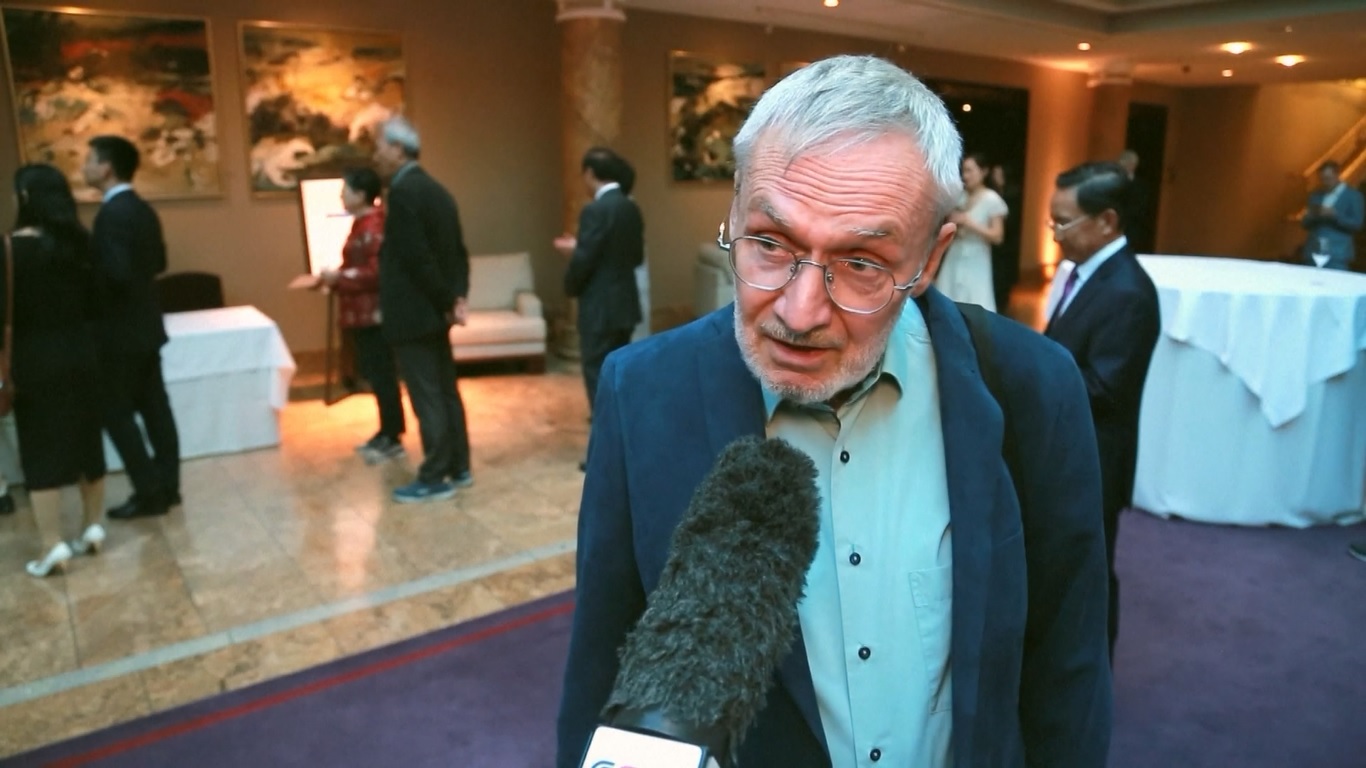 Para hadirin memuji kemajuan Tiongkok dalam pembangunan ekonomi dan sosial selama 75 tahun terakhir