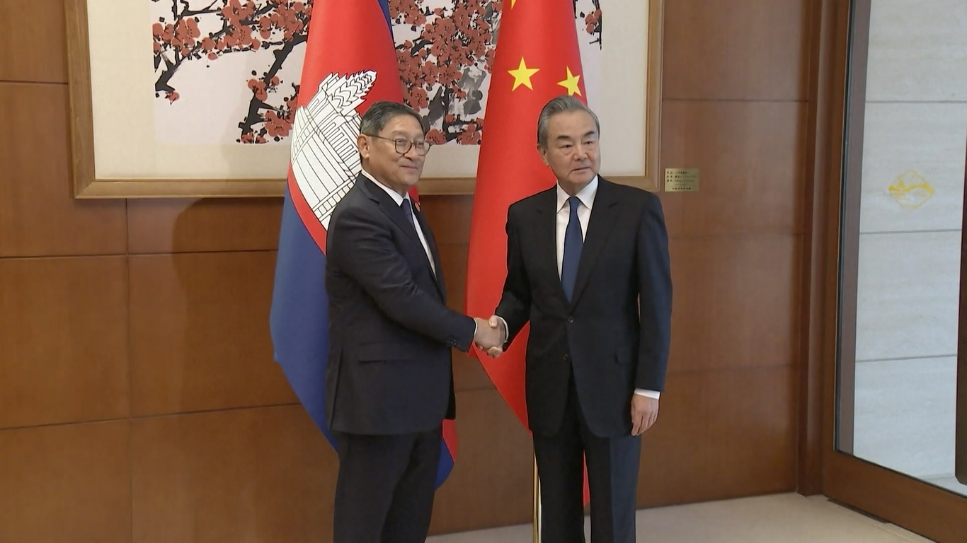 Wang mengatakan bahwa Tiongkok siap bekerja sama dengan Kamboja dan negara-negara lain untuk menindak perjudian online dan kejahatan transnasional