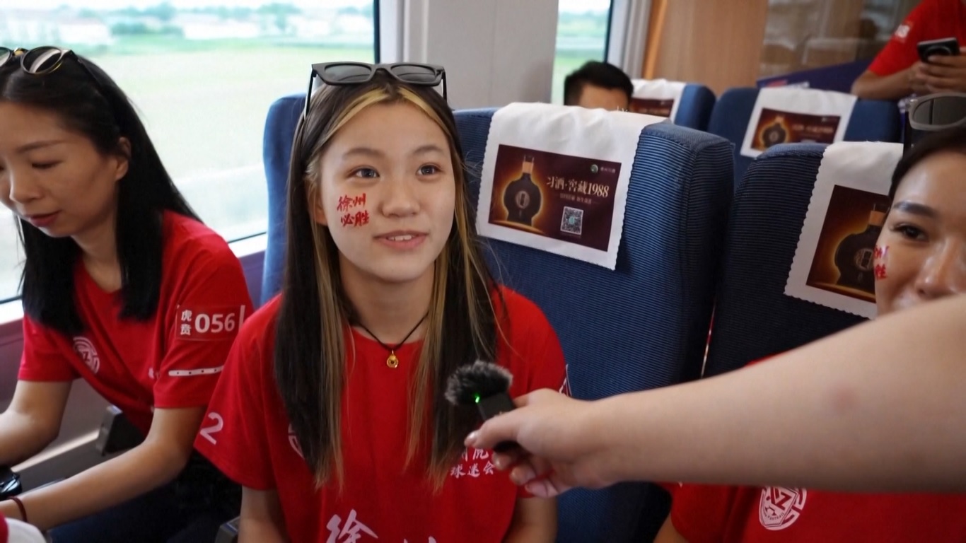 Kereta Khusus Ini Bawa Penggemar Sepak Bola ke Pertandingan 'Su Super League' di Jiangsu