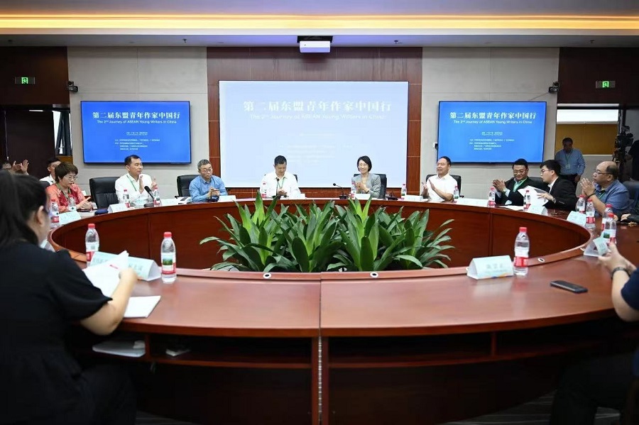 Upacara pencanangan dipimpin oleh Sekretaris Komite PKT Asosiasi Penulis Guangxi yang juga Wakil Ketua Asosiasi Penulis Guangxi