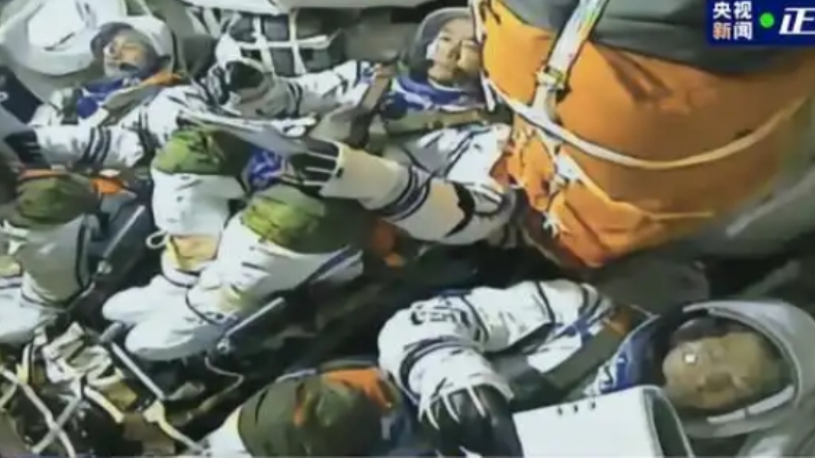 Tiongkok berhasil meluncurkan pesawat ruang angkasa berawak Shenzhou-20 pada Kamis (24/4)